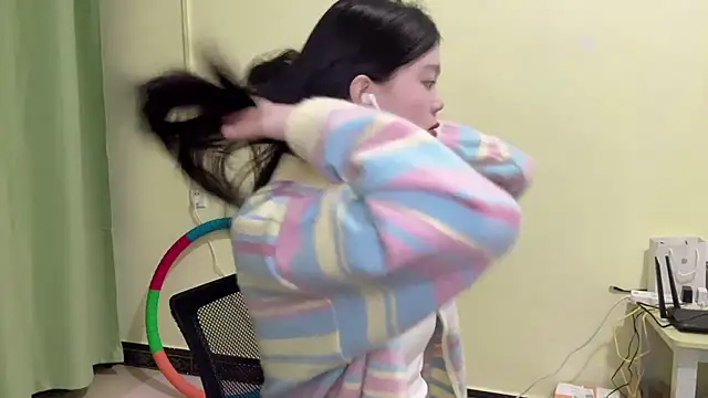 Snapshot of Nicole-13 chatting on November 7, 2025, 10:42 am Nicole-13 online show from November 7, 2025, 10:42 am