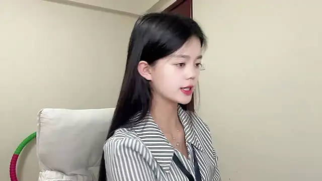 Nicole-13 online show from May 31, 2026, 1:06 pm