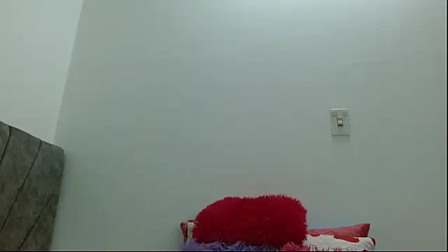 suzanhot 30 online show from December 17, 2025, 9:42 pm