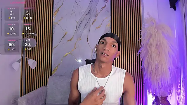 Snapshot of JulienSaint chatting on October 24, 2025, 12:26 pm JulienSaint online show from October 24, 2025, 12:26 pm