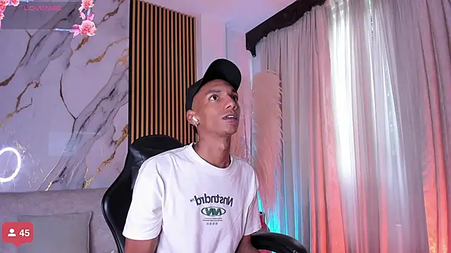 Snapshot of JulienSaint chatting on November 7, 2025, 12:10 pm JulienSaint online show from November 7, 2025, 12:10 pm