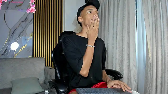 Snapshot of JulienSaint chatting on November 25, 2025, 11:54 am JulienSaint online show from November 25, 2025, 11:54 am