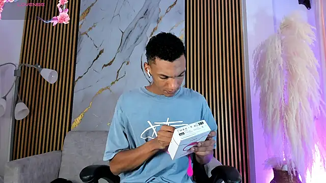 Snapshot of JulienSaint chatting on December 3, 2025, 12:15 pm JulienSaint online show from December 3, 2025, 12:15 pm