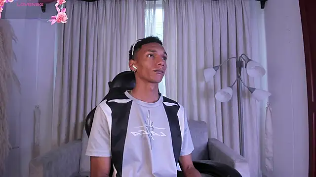 JulienSaint online show from April 19, 2026, 10:01 pm