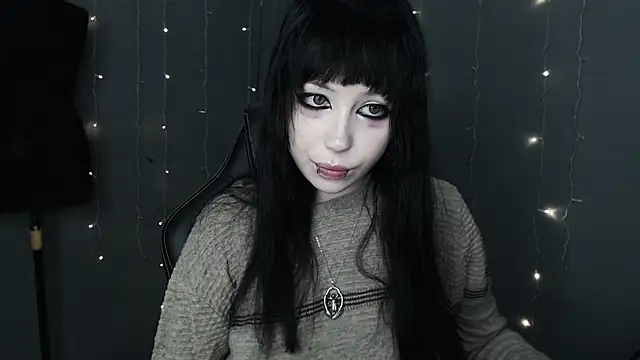 Snapshot of _LUCY_LAVE chatting on April 14, 2026, 9:53 pm LUCY LAVE online show from April 14, 2026, 9:53 pm