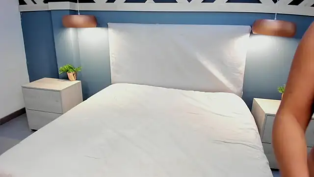 EmilyZahar online show from December 15, 2025, 12:55 pm