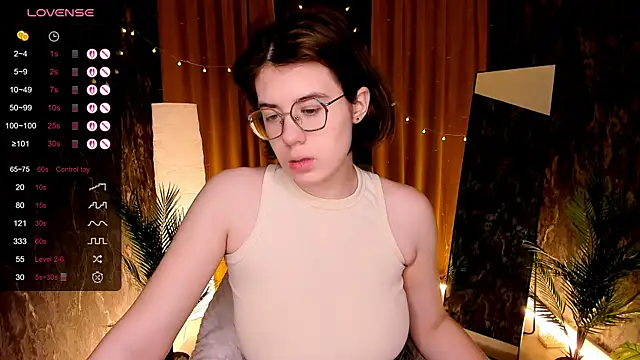 Snapshot of BellaCaress chatting on December 14, 2025, 2:18 am BellaCaress online show from December 14, 2025, 2:18 am