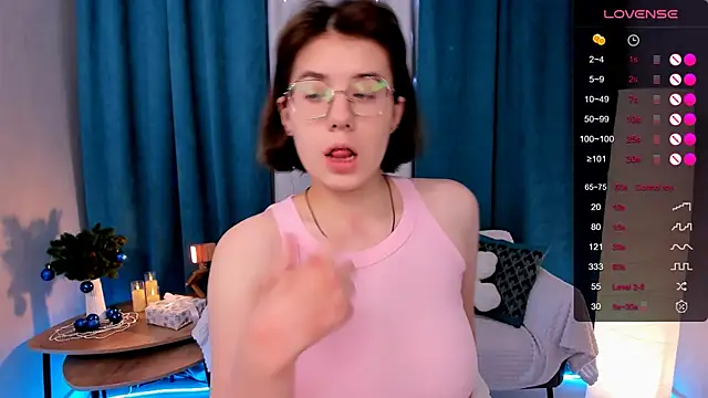 Snapshot of BellaCaress chatting on December 16, 2025, 2:49 am BellaCaress online show from December 16, 2025, 2:49 am