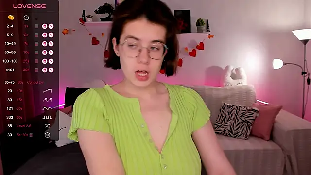 Snapshot of BellaCaress chatting on November 21, 2025, 8:46 am BellaCaress online show from November 21, 2025, 8:46 am