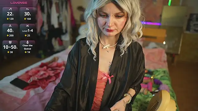 Dia Angel online show from April 18, 2026, 6:54 pm