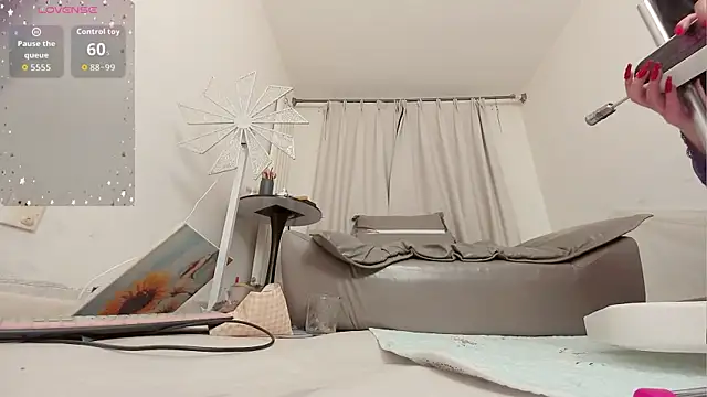 Snapshot of fox-yiyi chatting on November 12, 2025, 12:09 pm fox-yiyi online show from November 12, 2025, 12:09 pm