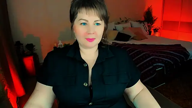 Snapshot of CrystaalStaar chatting on February 9, 2026, 8:18 pm CrystaalStaar online show from February 9, 2026, 8:18 pm