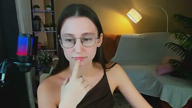 YourLovellyStory online show from November 28, 2025, 4:40 pm