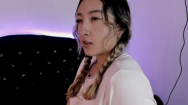 LauMiller online show from December 17, 2025, 12:37 am