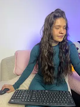 Snapshot of Emilyybennet_ chatting on November 25, 2025, 9:31 am Emilyybennet online show from November 25, 2025, 9:31 am