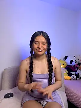 Snapshot of Emilyybennet_ chatting on November 21, 2025, 8:13 am Emilyybennet online show from November 21, 2025, 8:13 am