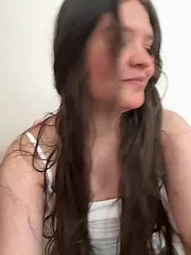 Snapshot of Emilyybennet_ chatting on May 24, 2026, 7:25 pm Emilyybennet online show from May 24, 2026, 7:25 pm