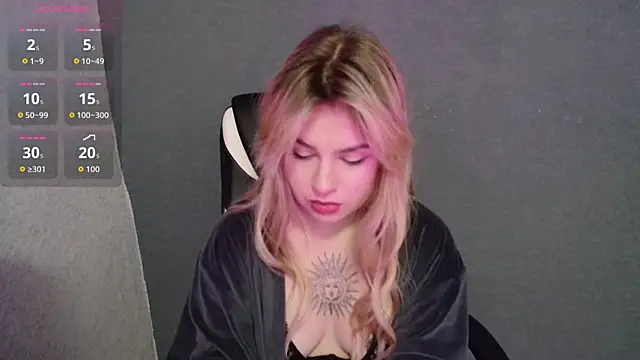 AngelicaHollywood online show from October 9, 2025, 8:20 pm