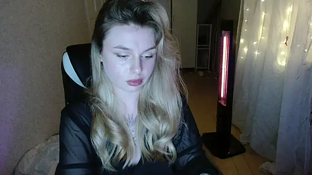 AngelicaHollywood online show from December 4, 2025, 8:41 pm