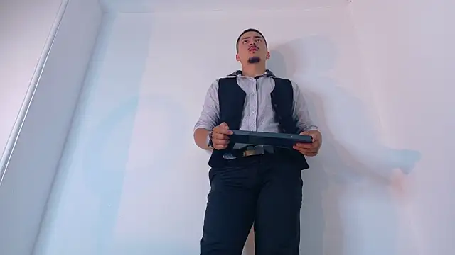 Snapshot of MrFox__ chatting on October 31, 2025, 5:31 pm MrFox online show from October 31, 2025, 5:31 pm