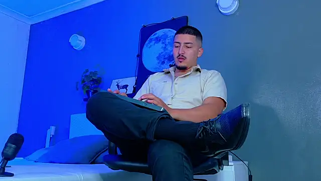 Snapshot of MrFox__ chatting on December 15, 2025, 12:00 pm MrFox online show from December 15, 2025, 12:00 pm