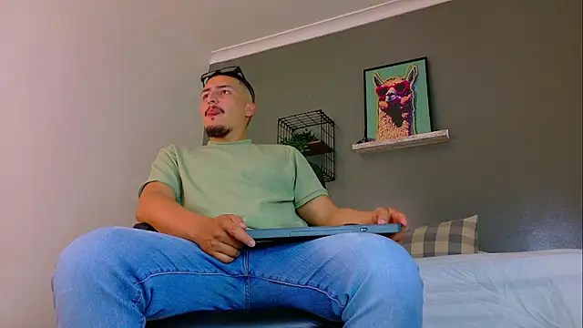 MrFox   online show from April 11, 2026, 7:28 pm