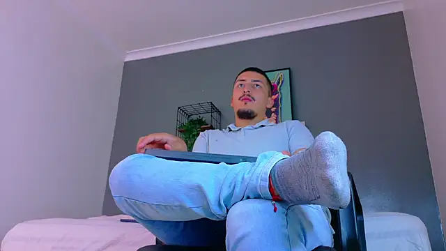 MrFox   online show from April 18, 2026, 7:58 pm