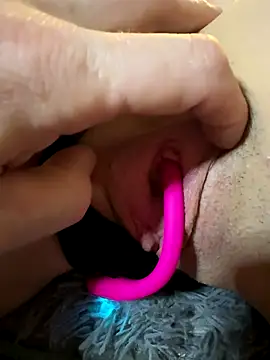 heycutie18 online show from November 8, 2025, 3:54 am