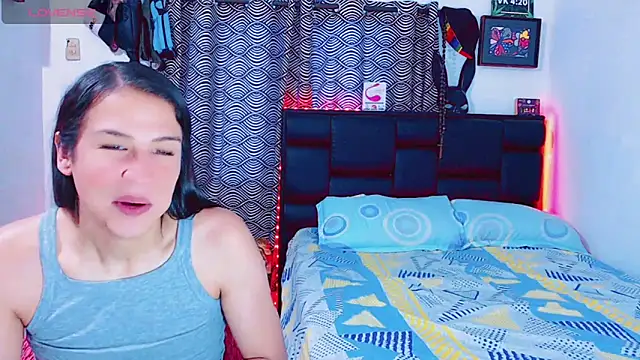 Snapshot of Azley_sweet chatting on November 16, 2025, 12:32 pm Azley sweet online show from November 16, 2025, 12:32 pm