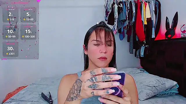 Snapshot of Azley_sweet chatting on June 25, 2026, 4:45 pm Azley sweet online show from June 25, 2026, 4:45 pm