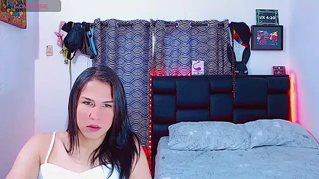 Snapshot of Azley_sweet chatting on November 19, 2025, 2:50 pm Azley sweet online show from November 19, 2025, 2:50 pm