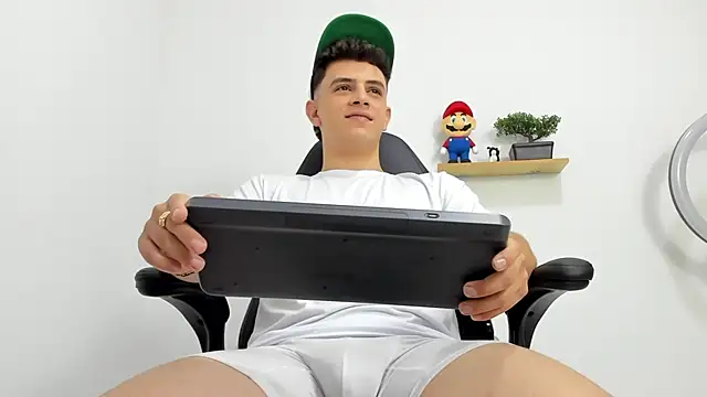 Snapshot of Mikecooper chatting on September 23, 2025, 2:18 am Mikecooper online show from September 23, 2025, 2:18 am