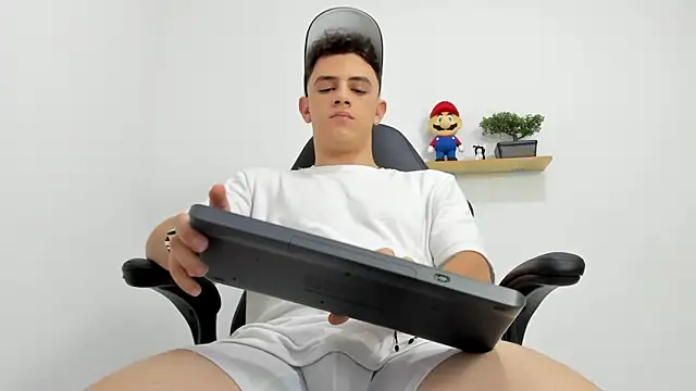 Snapshot of Mikecooper chatting on September 27, 2025, 9:54 pm Mikecooper online show from September 27, 2025, 9:54 pm