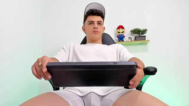 Snapshot of Mikecooper chatting on October 12, 2025, 11:50 pm Mikecooper online show from October 12, 2025, 11:50 pm