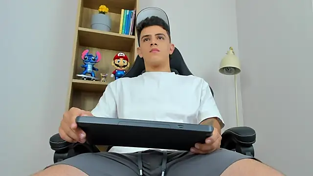 Mikecooper online show from April 14, 2026, 12:48 am