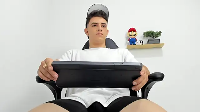 Snapshot of Mikecooper chatting on September 11, 2025, 11:27 pm Mikecooper online show from September 11, 2025, 11:27 pm