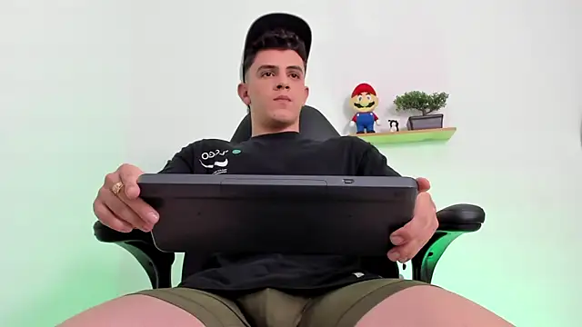 Snapshot of Mikecooper chatting on November 6, 2025, 1:53 am Mikecooper online show from November 6, 2025, 1:53 am