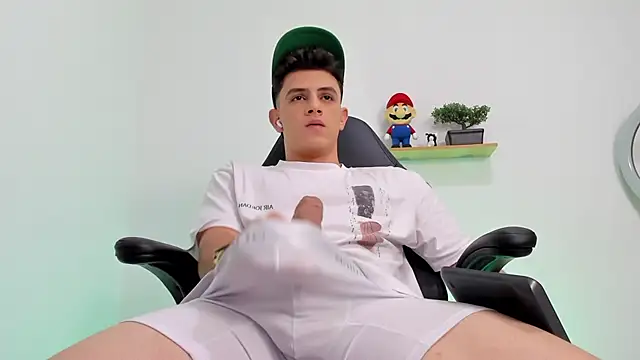 Snapshot of Mikecooper chatting on October 17, 2025, 2:37 am Mikecooper online show from October 17, 2025, 2:37 am