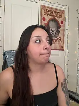 CharmingMaddie online show from March 13, 2026, 7:41 pm