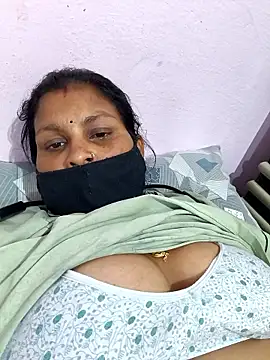 Love-pari077 online show from April 8, 2026, 4:19 pm