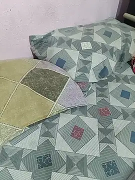 Love-pari077 online show from April 15, 2026, 5:24 am