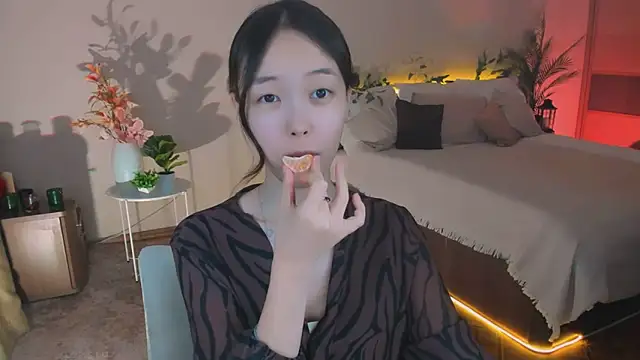 Snapshot of SoulHarmoonyy chatting on November 28, 2025, 1:11 pm SoulHarmoonyy online show from November 28, 2025, 1:11 pm