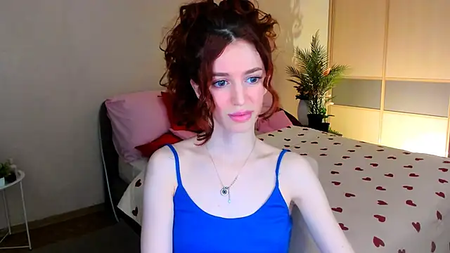 ChristinaConteeree online show from June 6, 2026, 7:41 pm
