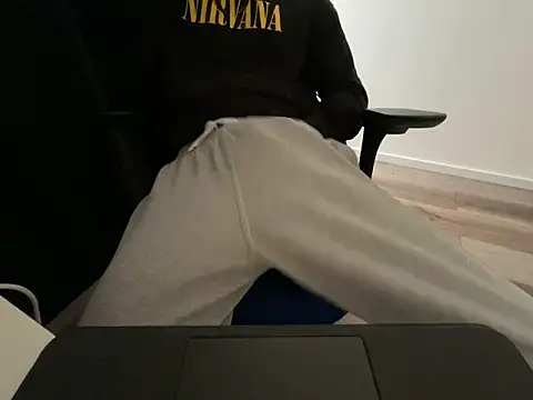 Frankieyyy1 online show from April 19, 2026, 5:52 am