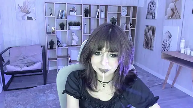 Snapshot of CrystallBloom chatting on October 28, 2025, 4:17 pm CrystallBloom online show from October 28, 2025, 4:17 pm