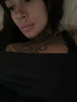 sereiaruiva99 online show from April 21, 2026, 7:42 pm