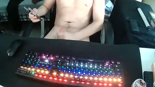 Snapshot of solooboy18 chatting on September 27, 2025, 2:45 pm solooboy18 online show from September 27, 2025, 2:45 pm