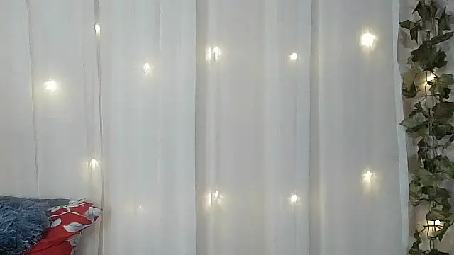 angelainparis28 online show from November 25, 2025, 5:08 am