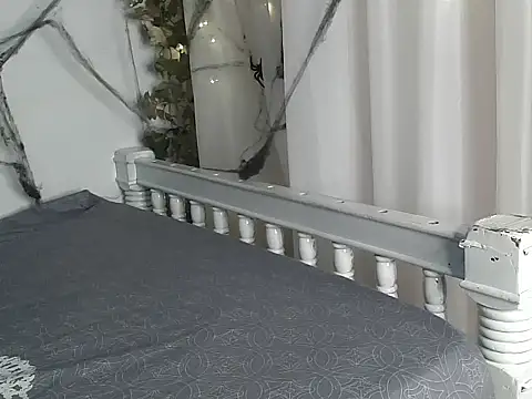 angelainparis28 online show from October 31, 2025, 5:26 am