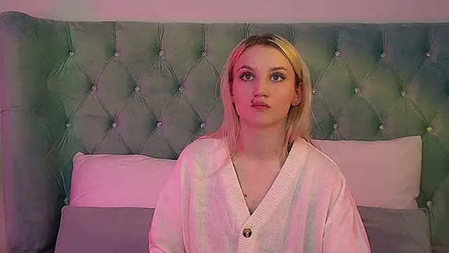 StacyEvances online show from November 15, 2025, 6:50 am